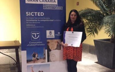 La farmacia de Mónica Suárez primera en Gran Canaria en lograr el sello del Sistema Integral de Calidad Turística en Destinos