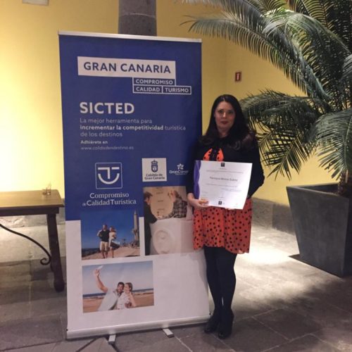 La farmacia de Mónica Suárez primera en Gran Canaria en lograr el sello del Sistema Integral de Calidad Turística en Destinos