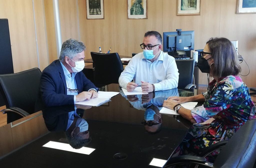 Reunión con el director del SCS para la vacunación Covid del personal de sustituciones en verano