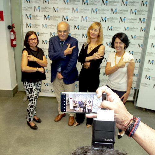 Los profesionales sanitarios recomiendan vacunarse contra la gripe para proteger a los grupos de riesgo