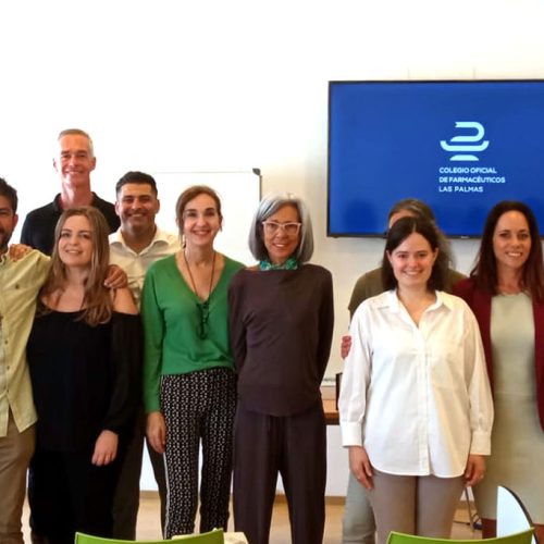 Los farmacéuticos de Fuerteventura se forman en la perforación del lóbulo de la oreja