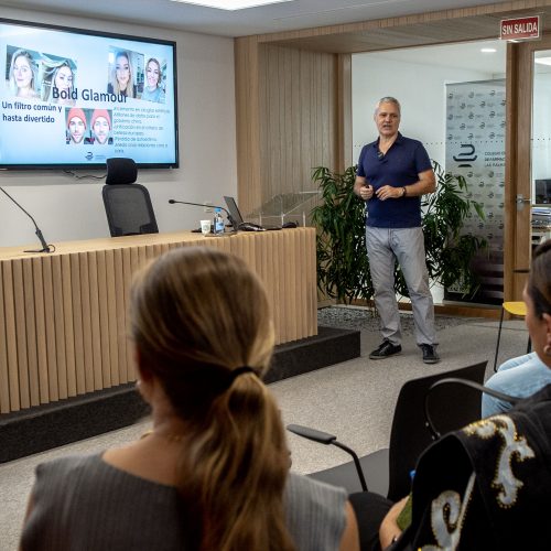 Treinta colegiados se forman para comprender los fundamentos básicos en el manejo de las RRSS