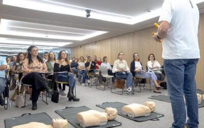 Más de medio centenar de profesionales de farmacia se forman en técnicas para salvar vidas