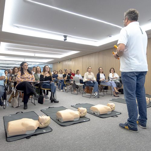 Más de medio centenar de profesionales de farmacia se forman en técnicas para salvar vidas