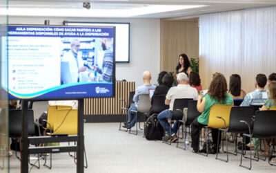 Una treintena de colegiados se forman en dominar los recursos para la dispensación en la farmacia comunitaria
