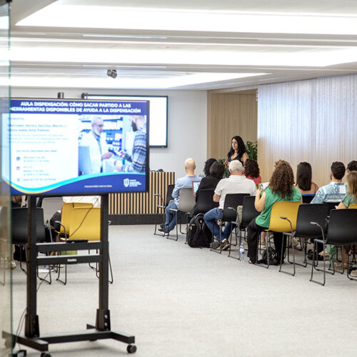 Una treintena de colegiados se forman en dominar los recursos para la dispensación en la farmacia comunitaria
