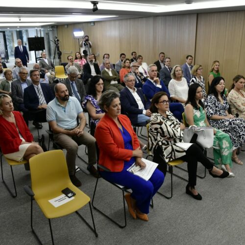 La nueva Junta de Gobierno toma posesión de su cargo acompañada de las autoridades sanitarias